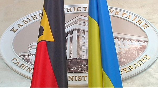 Doppel-Besuch in Moskau und Kiew: Steinmeier warnt vor "militärischer Großkonfrontation" Doppel-Besuch in Moskau und Kiew: Steinmeier warnt vor "militärischer Großkonfrontation"