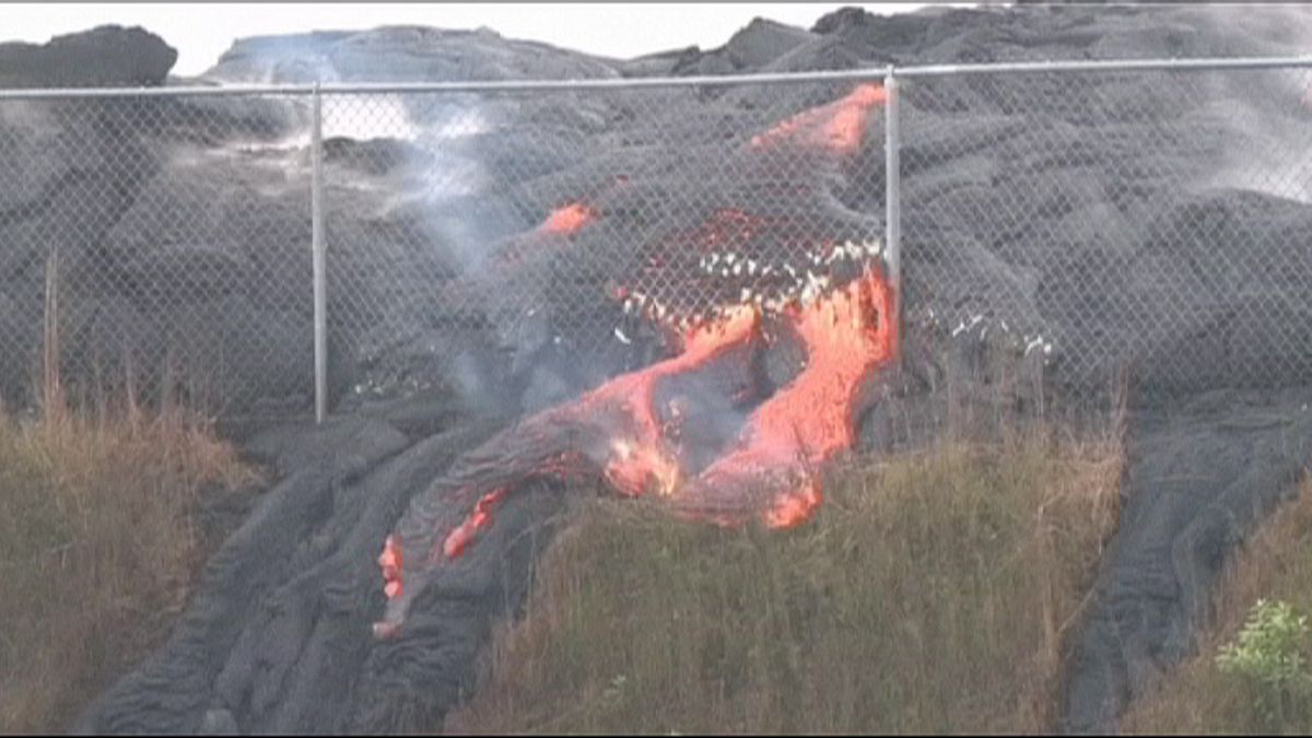 El río de lava del volcán Kilauea en Hawái ralentiza su avance hacia Pahoa