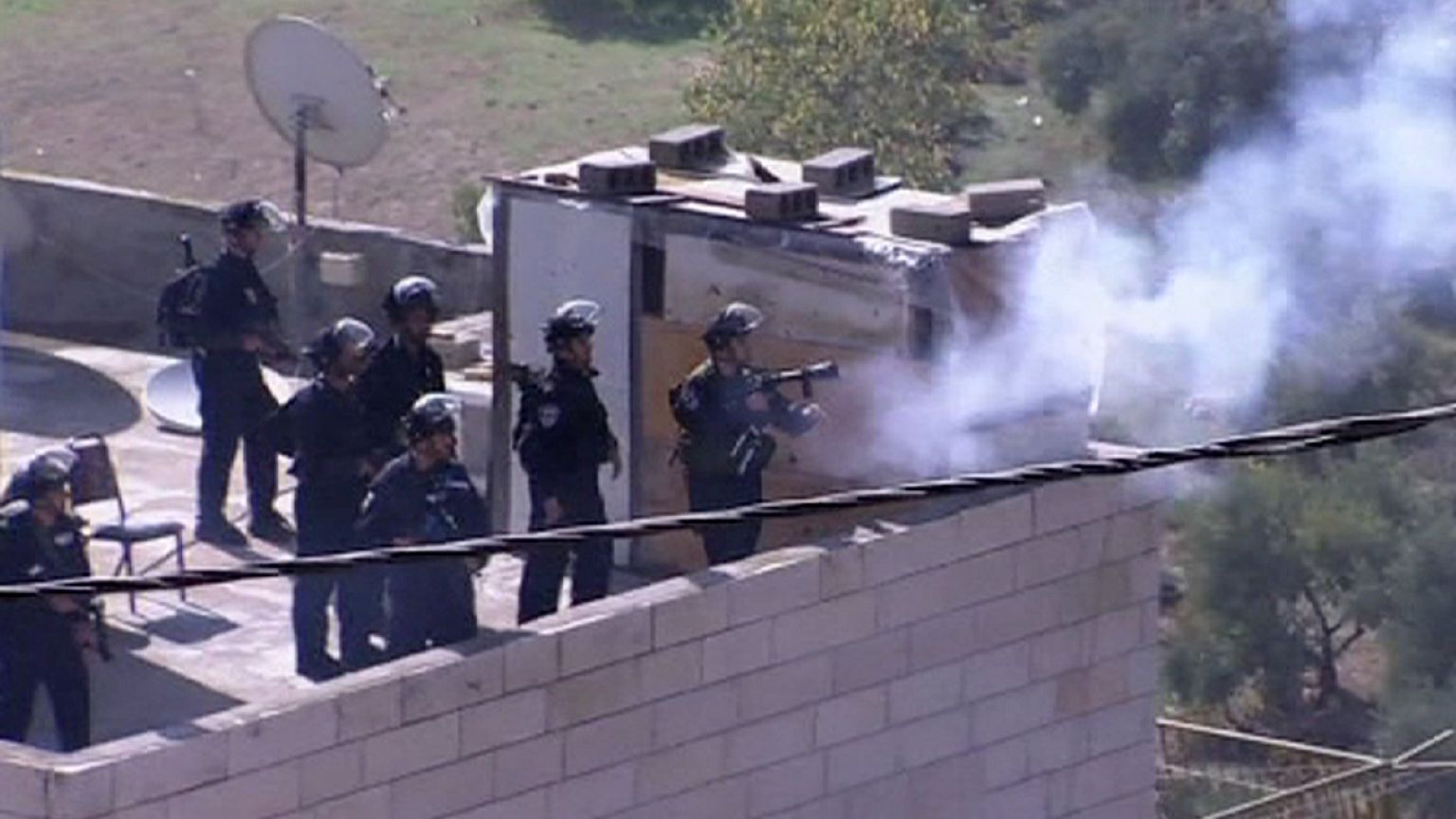 Clashes in Jerusalem following police raids