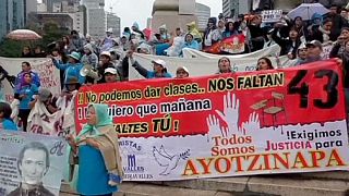 Egyre elszántabb a tömeg Mexikóban