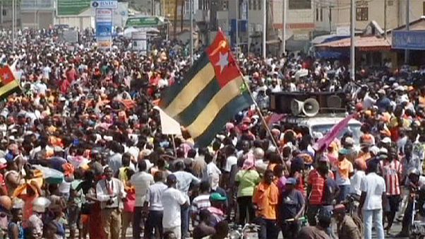 Gases lacrimógenos contra una protesta de la oposición en Togo Gases lacrimógenos contra una protesta de la oposición en Togo