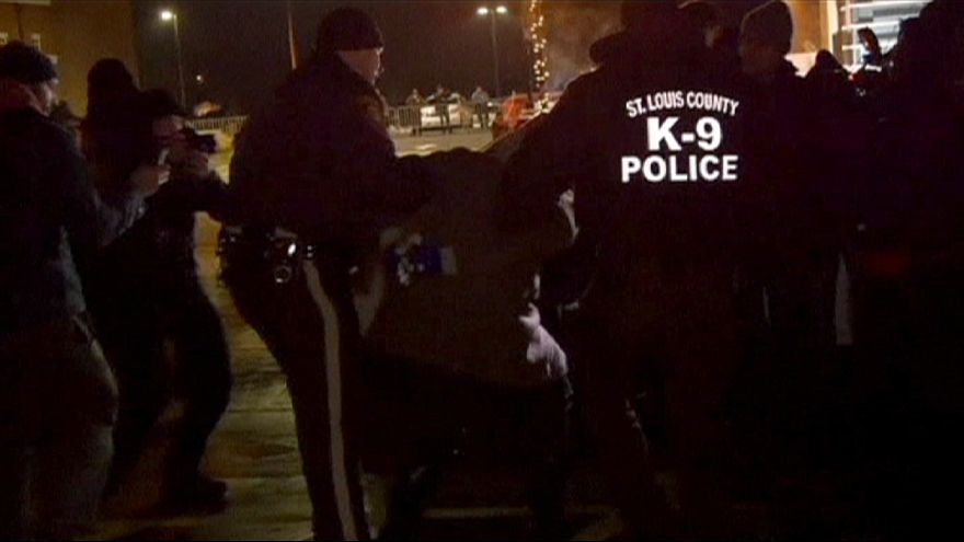 EUA: Suspeitos de comprarem explosivos detidos em Ferguson