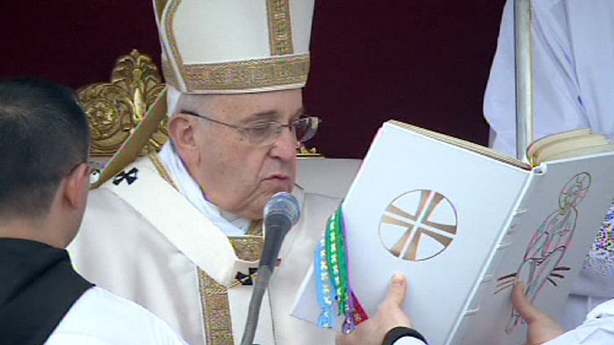 Papa yeni azizleri ilan etti