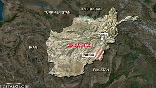 هجوم انتحاري في أفغانستان يودي بحياة ما لا يقل عن خمسين شخصا