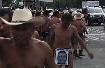 Agricultores de Veracruz se desnudan para protestar contra tres exgobernadores