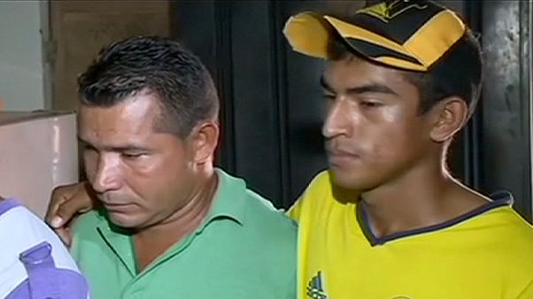 FARC liberta dois militares colombianos FARC liberta dois militares colombianos