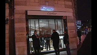 لصان يفشلان في سرقة محل " Cartier " وسط باريس