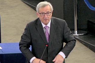European Parliament rejects bid to sack Juncker Commission