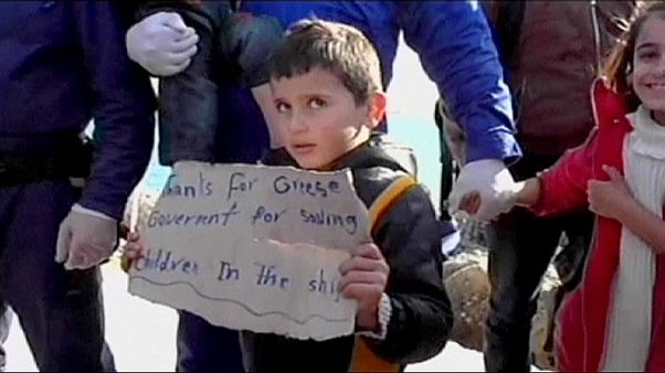 Grecia, sbarcati a Creta i 700 migranti rimasti in avaria Grecia, sbarcati a Creta i 700 migranti rimasti in avaria