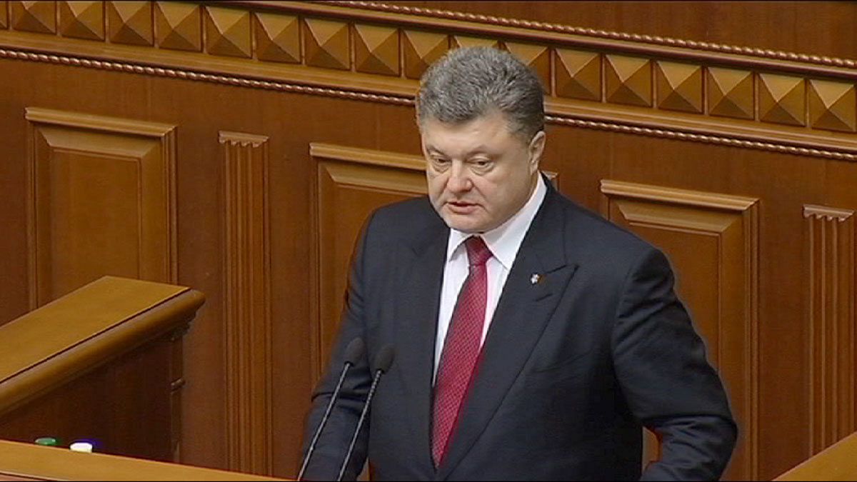 Show of unity as Ukraine parliament meets for first session