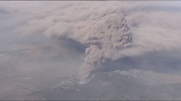 Giappone in allerta per l'eruzione del vulcano Aso Giappone in allerta per l'eruzione del vulcano Aso