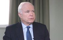 John McCain: Belenéztem Putyin szemébe, és három betűt láttam benne: K, G, B