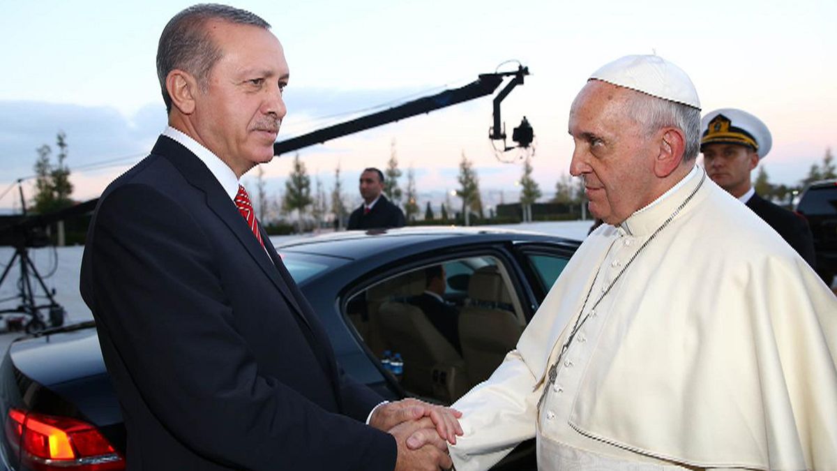 Pope Francis urges interfaith dialogue at start of Turkey visit