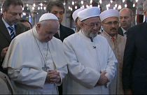 Papst Franziskus setzt in Istanbul auf Bescheidenheit