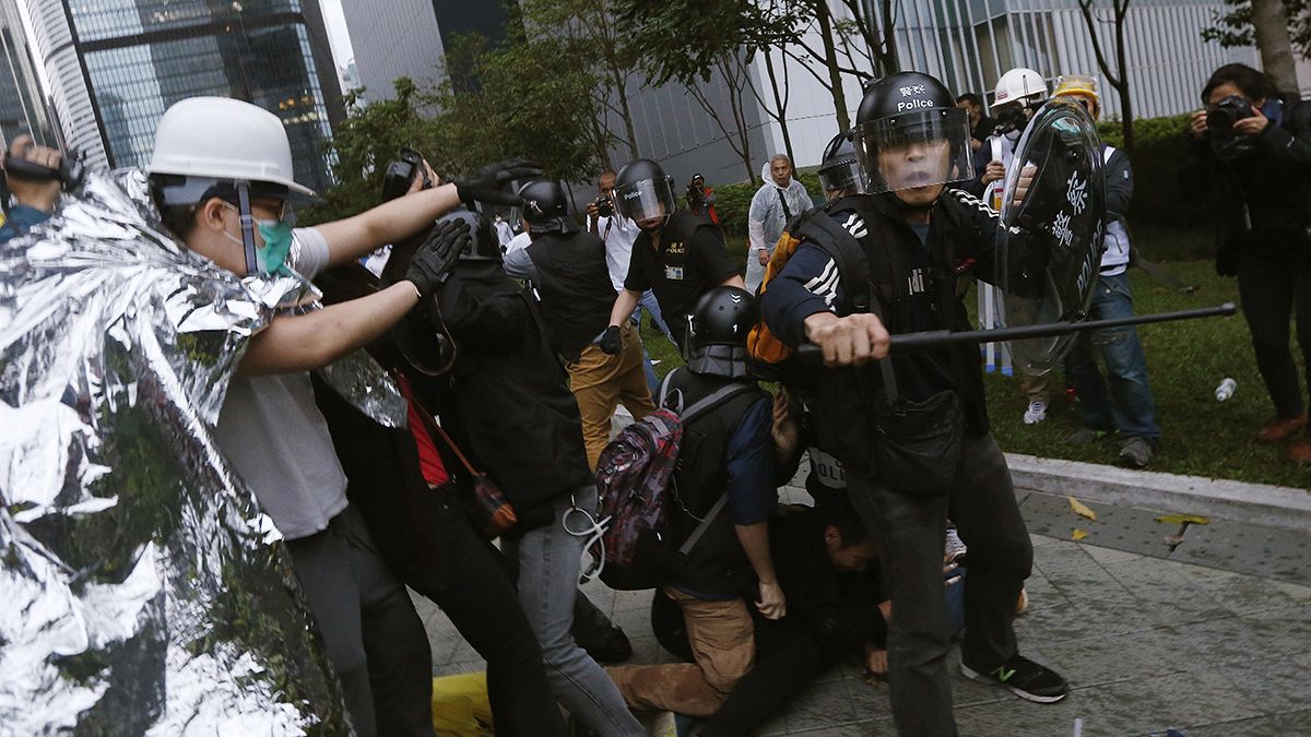 Hongkong: a tüntetők összecsaptak a rendőrséggel