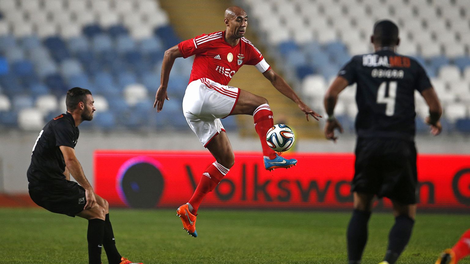 Liga Portuguesa, J11: Benfica, Porto e Sporting tranquilos, Vitória de Guimarães não desarma