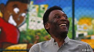 Pelé deixa unidade de cuidados intensivos