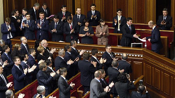 Il Parlamento ucraino approva il nuovo governo filo-occidentale Il Parlamento ucraino approva il nuovo governo filo-occidentale