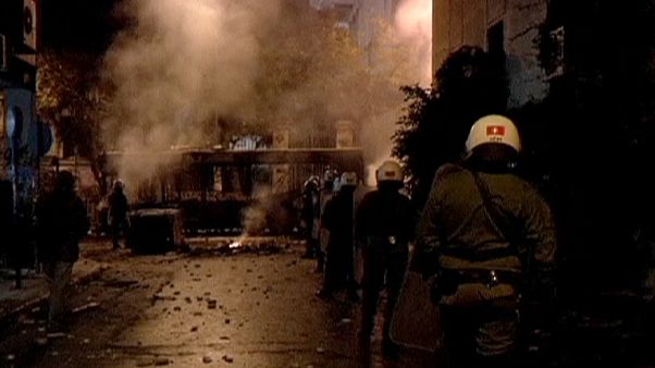 Grecia. Scontri ad Atene in manifestazione di sostegno a giovane anarchico Grecia. Scontri ad Atene in manifestazione di sostegno a giovane anarchico
