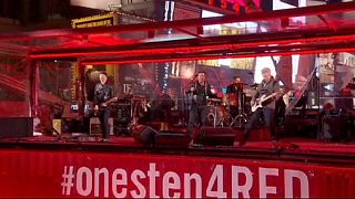 Bruce Springsteen remplace Bono sur Times Square pour un concert surprise contre le Sida