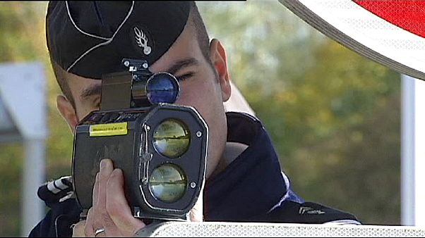 Γαλλία: Απεύφευγαν τους ελέγχους για ταχύτητα στους δρόμους μέσω facebook Γαλλία: Απεύφευγαν τους ελέγχους για ταχύτητα στους δρόμους μέσω facebook
