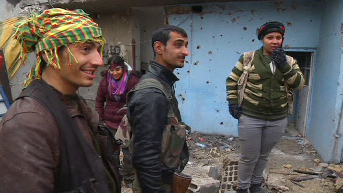 قوات البشمركة الكردية تواصل القتال للدفاع عن كوباني