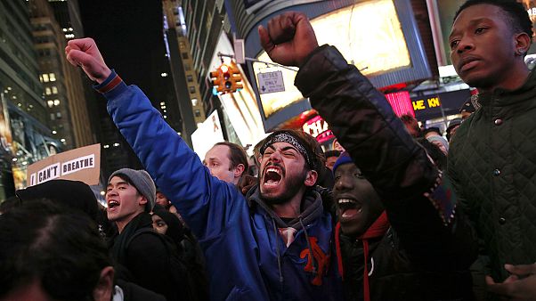 США: новые акции протеста против оправдания еще одного полицейского, убившего при задержании афроамериканца США: новые акции протеста против оправдания еще одного полицейского, убившего при задержании афроамериканца