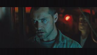 Jude Law donne dans le "genre de films de sous- marins"