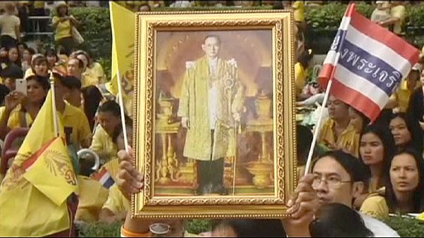 جشن تولد پادشاه بیمار تایلند جشن تولد پادشاه بیمار تایلند