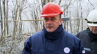 Safety helmet saves Serbian minister from falling ice