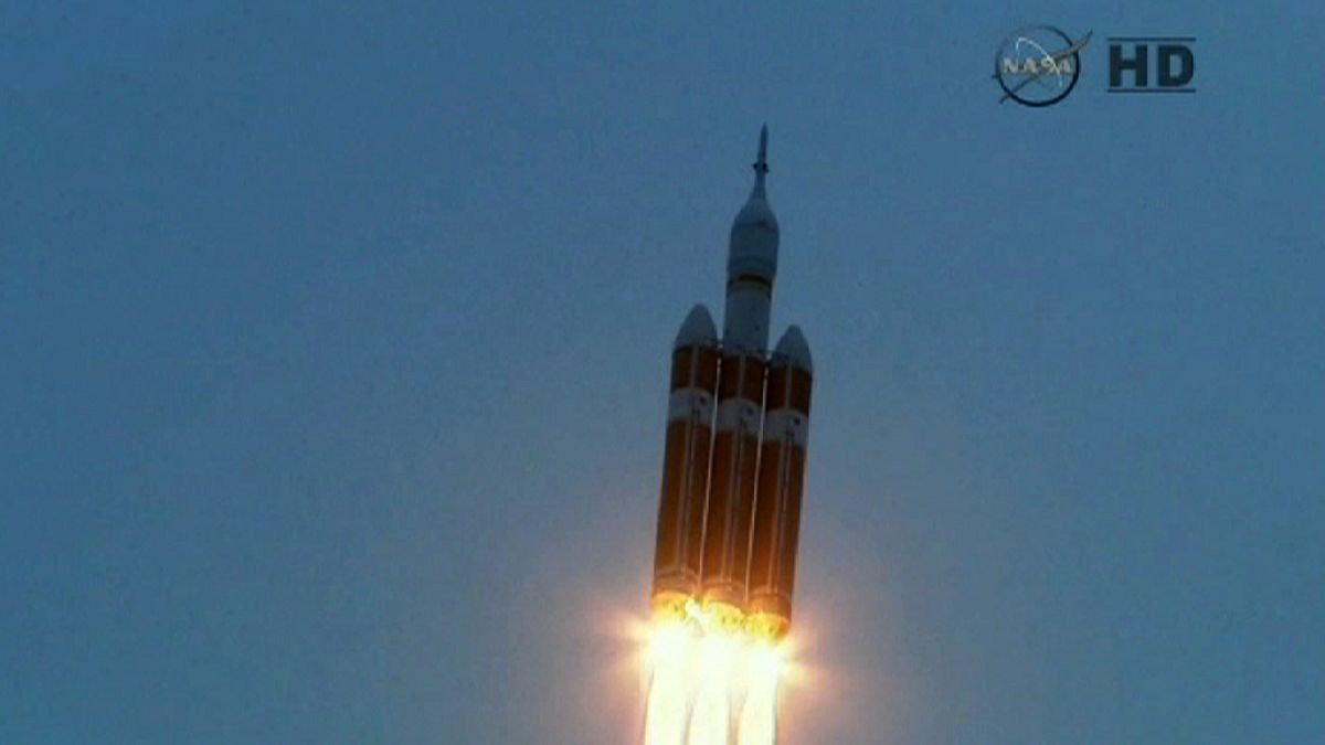 NASA Orion space capsule spashes down in Pacific Ocean