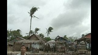Filipinas pendiente de que el tifón Hagupit toque tierra