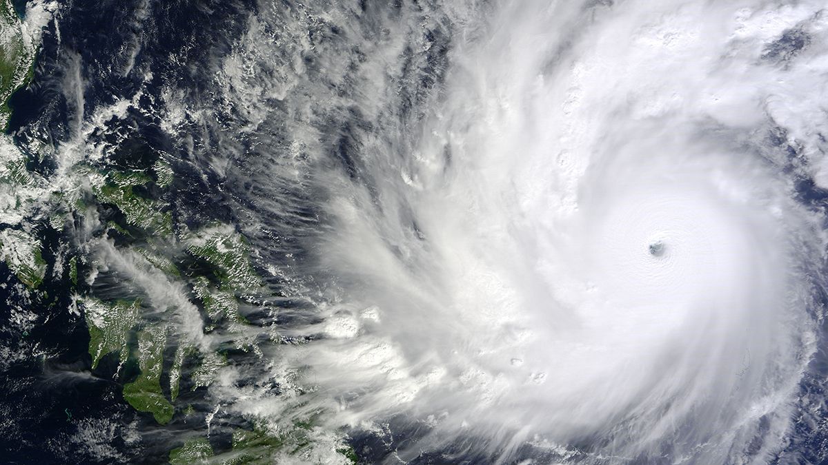 Φιλιππίνες: Εν αναμονή του τυφώνα Χαγκουπίτ, οι κάτοικοι συρρέουν στα καταφύγια