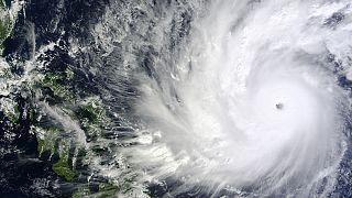 Alerte typhon aux Philippines : des évacuations de masse en cours