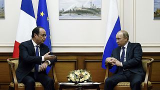 France's Hollande meets Russia's Putin in surprise stopover at Moscow airport