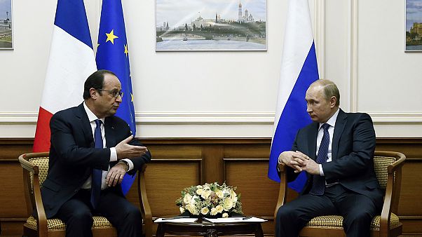 France's Hollande meets Russia's Putin in surprise stopover at Moscow airport France's Hollande meets Russia's Putin in surprise stopover at Moscow airport