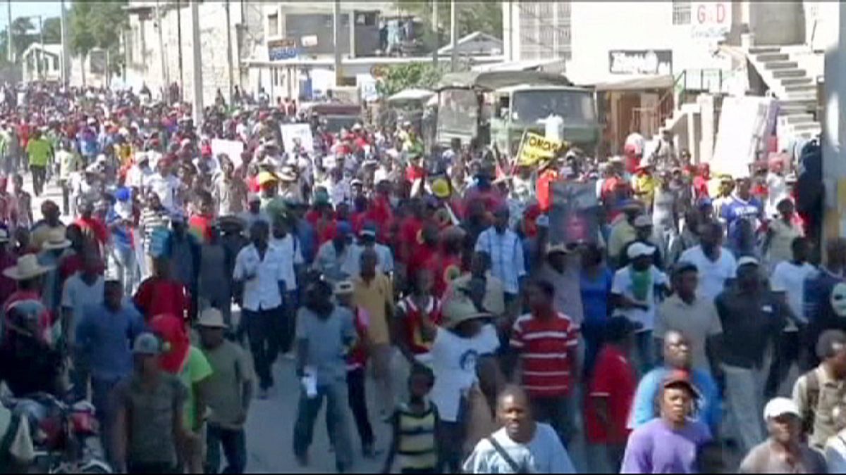 Cientos de personas exigen la dimisión del Gobierno de Haití