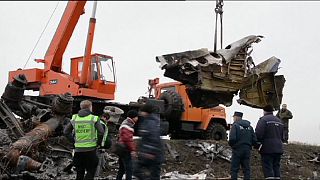 Voo MH17: Destroços do avião a caminho da Holanda