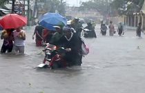 A caminho de Manila, Hagupit passou de tufão a tempestade tropical