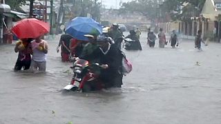 A caminho de Manila, Hagupit passou de tufão a tempestade tropical