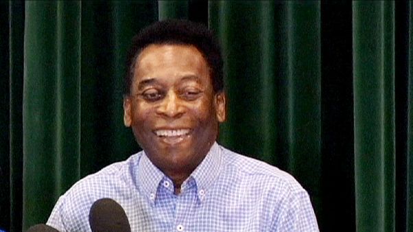 Pelé abandona el hospital Pelé abandona el hospital