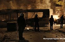 Αθήνα: Έβγαλαν έξω οδηγό και επιβάτες και πέταξαν μολότοφ σε λεωφορείο