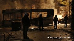 Αθήνα: Έβγαλαν έξω οδηγό και επιβάτες και πέταξαν μολότοφ σε λεωφορείο