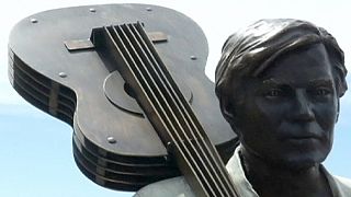 Tom Jobim ve gitarı Ipanema sahilinde