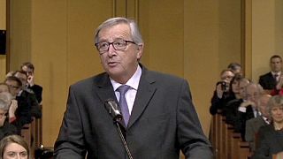 Juncker hivatali esküjénél is az adóbotrány volt a téma