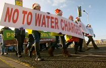 احتجاجات ضد فوترة المياه في أيرلندا