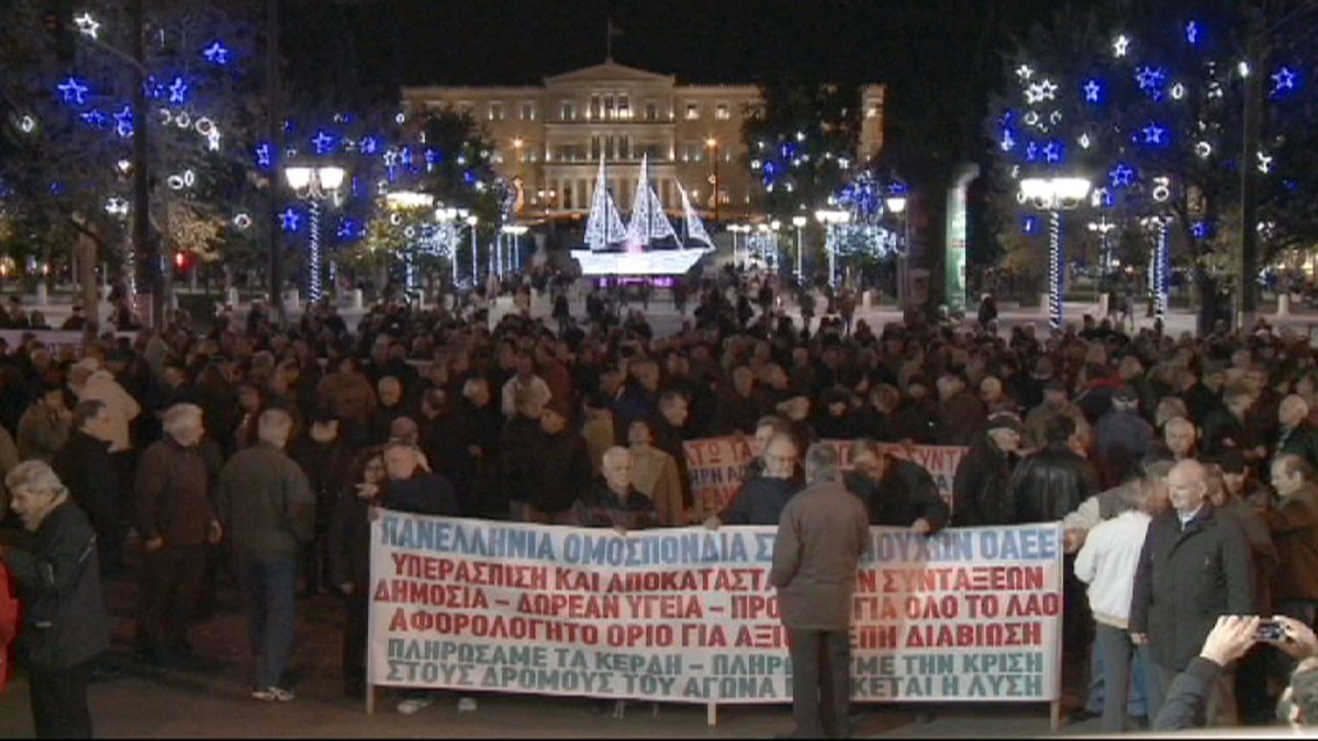 Grecia: pensionati in piazza contro i tagli dovuti all'austerity