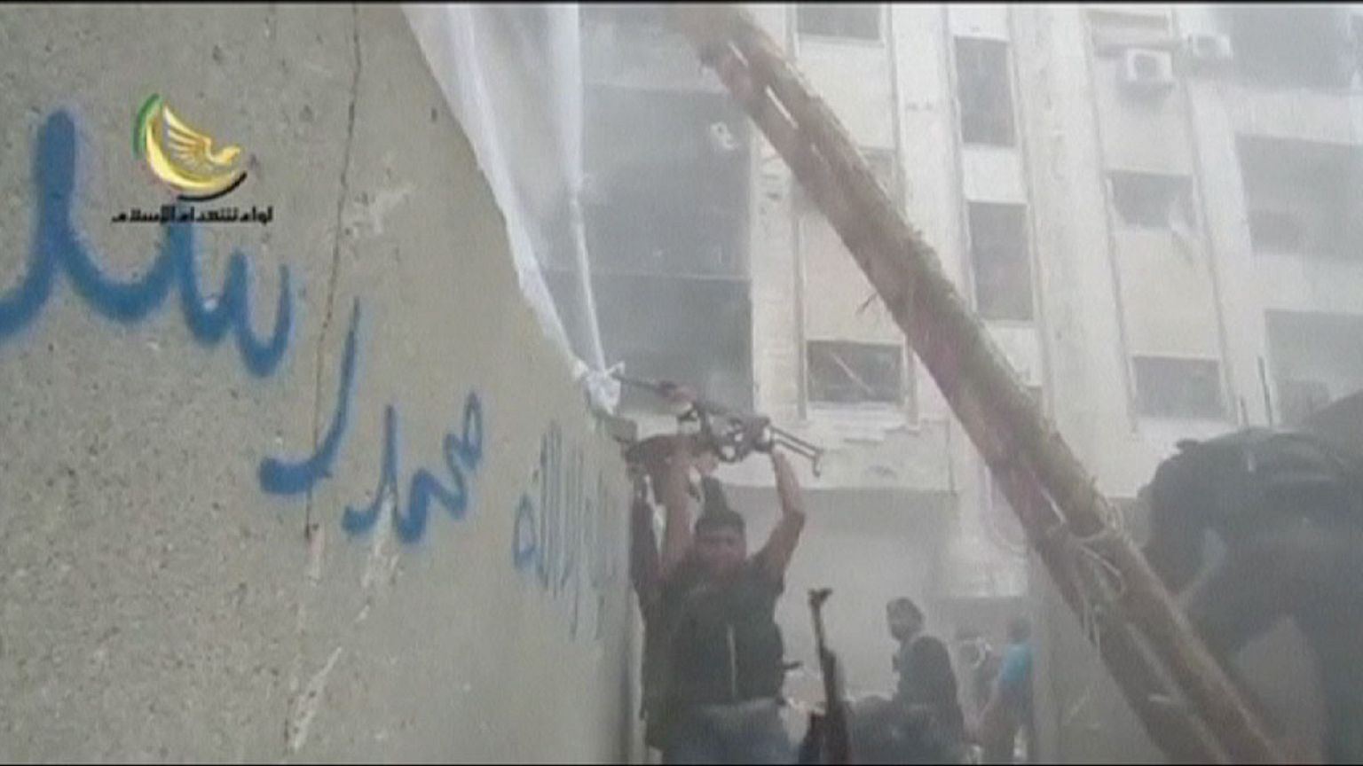 Síria: 17 grupos rebeldes anunciam coligação para combater Assad e Estado Islâmico
