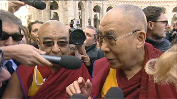 Papa invoca "inconveniência" e não recebe Dalai Lama Papa invoca "inconveniência" e não recebe Dalai Lama
