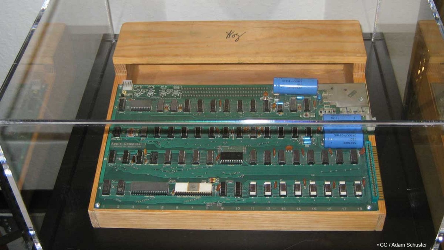 365 000 dollars pour un Apple-1 vendu aux enchères